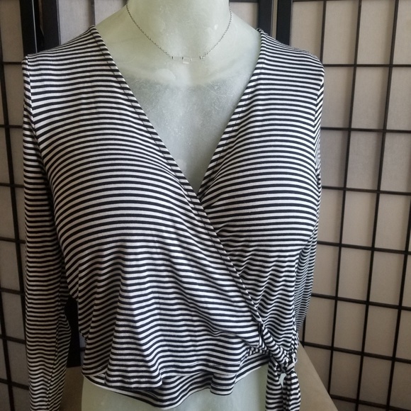 long sleeve crop top - Picture 3 of 8